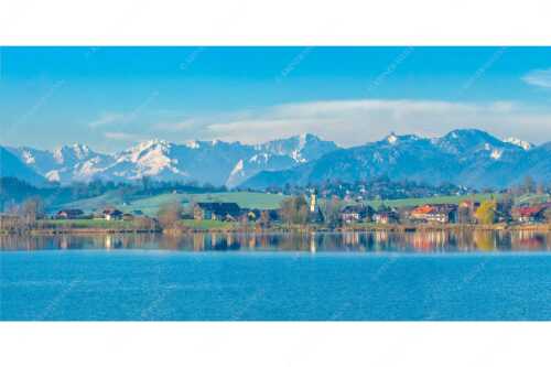 Blick über den Riegsee und Froschhausen zum Zugspitzmassiv - Froschhausener Morgen - Seitenverhältnis 2:1 - Riegsee und Froschhausen - weitere Infos unter https://www.kriner-weiermann.de