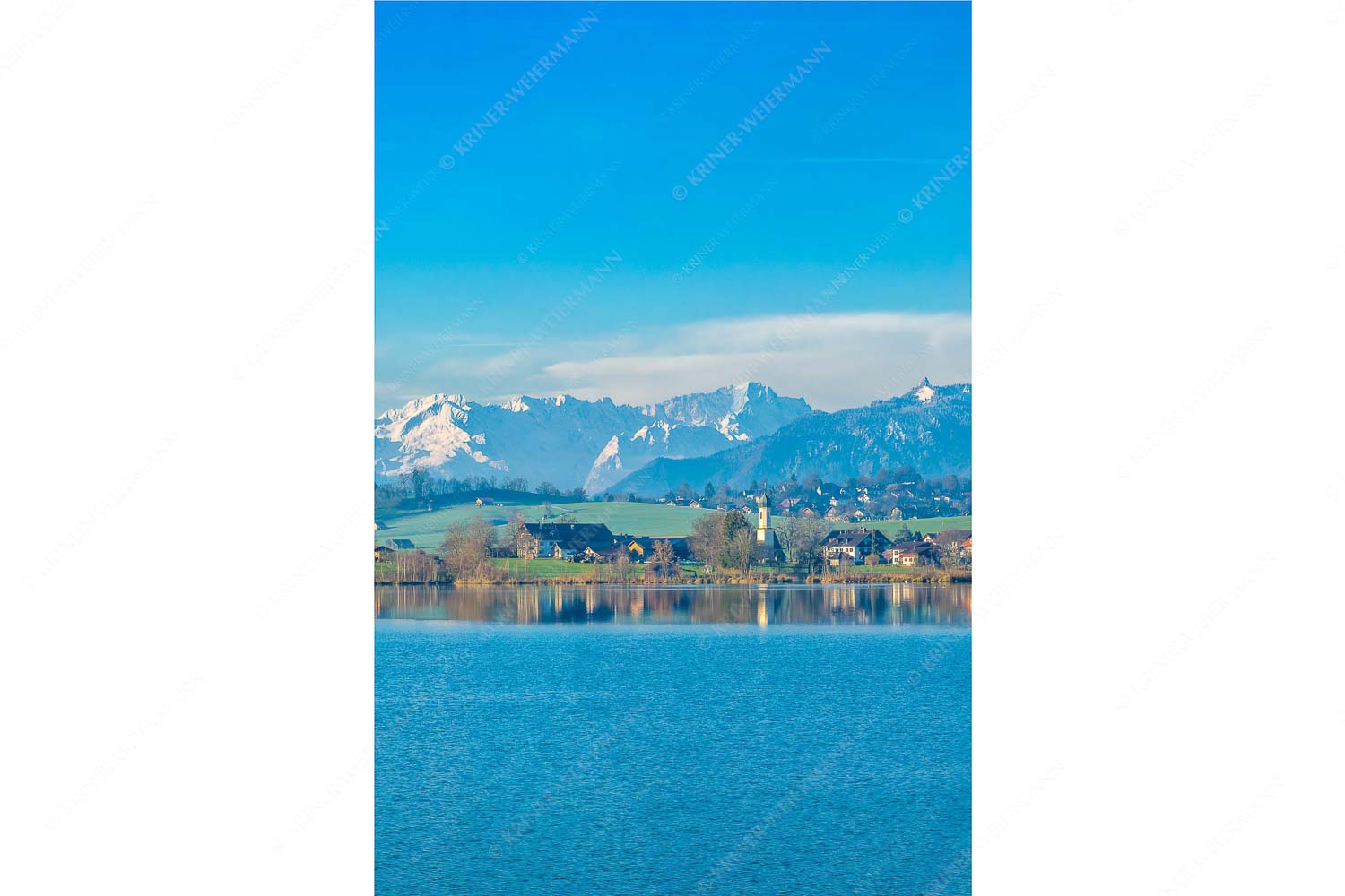 Froschhausener Morgen – Seitenverhältnis 2:3 — Riegsee und Froschhausen Blick über den Riegsee und Froschhausen zum Zugspitzmassiv