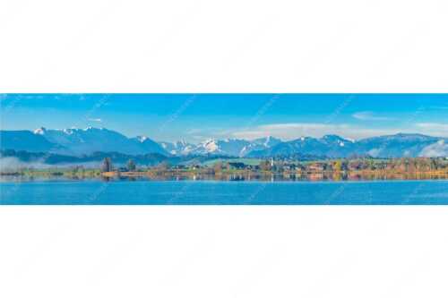 Blick über den Riegsee und Froschhausen zum Zugspitzmassiv - Froschhausener Morgen - Seitenverhältnis 4:1 - Riegsee und Froschhausen - weitere Infos unter https://www.kriner-weiermann.de