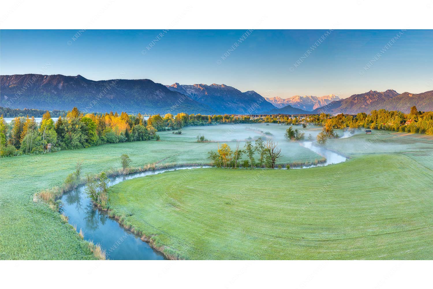 Ramsachschleife – Seitenverhältnis 2:1 — Ramsach Murnau Ramsach bei Murnau mit Blick zum Estergebirge, Wetterstein und den Ammergauern Alpen