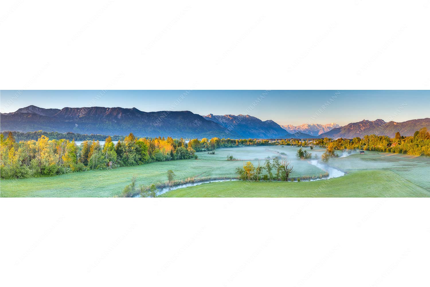 Ramsachschleife – Seitenverhältnis 4:1 — Ramsach Murnau Ramsach bei Murnau mit Blick zum Estergebirge, Wetterstein und den Ammergauern Alpen