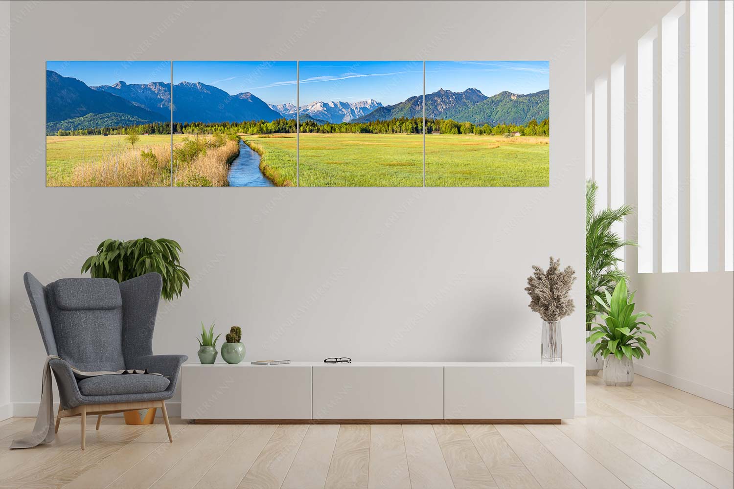 Stille Linie – Wandbild – 4er Split, Größe ca. 280x70cm, Seitenverhältnis 4:1 — Murnauer Moos Loisachtal Blick über das Murnauer Moos durchs Loisachtal zum Zugspitzmassiv - Stille Linie - Wandbild - 4er Split, Größe ca. 280x70cm, Seitenverhältnis 4:1 - Murnauer Moos Loisachtal - weitere Infos unter https://www.kriner-weiermann.de