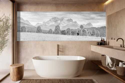 Stanker vor Zugspitzmassiv mit Hochblassen, Alpspitze, Zugspitze und Waxenstein - Wia friahra - Wandbild - Größe ca. 300x100cm, Seitenverhältnis 3:1 - Heuarbeit Heustankern - weitere Infos unter https://www.kriner-weiermann.de
