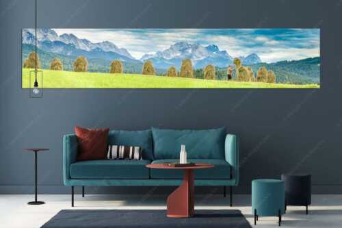 Stanker vor Zugspitzmassiv mit Hochblassen, Alpspitze, Zugspitze und Waxenstein - Wia friahra - Wandbild - Größe ca. 350x70cm, Seitenverhältnis 5:1 - Heuarbeit Heustankern - weitere Infos unter https://www.kriner-weiermann.de
