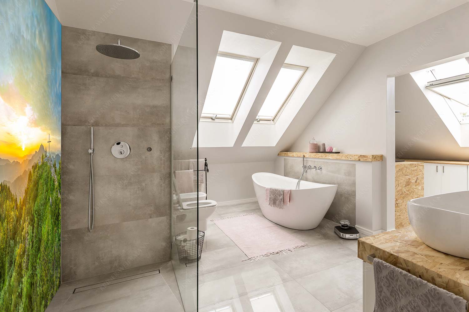 Ins Licht tauchen – LED-Leuchtbild – Größe ca. 150x225cm, Seitenverhältnis 2:3 — Rabenkopf und Benediktenwand Gipfelkreuz am Rabenkopf im ersten Licht über der Benediktenwand - Ins Licht tauchen - LED-Leuchtbild - Größe ca. 150x225cm, Seitenverhältnis 2:3 - Rabenkopf und Benediktenwand - weitere Infos unter https://www.kriner-weiermann.de