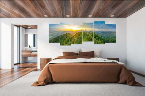 Gipfelkreuz am Rabenkopf im ersten Licht über der Benediktenwand - Ins Licht tauchen - Wandbild - 6er Split, Größe ca. 280x112cm, Seitenverhältnis 2,5:1 - Rabenkopf und Benediktenwand - weitere Infos unter https://www.kriner-weiermann.de