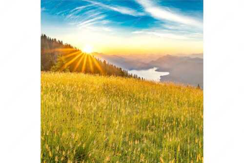 Sonnenaufgang über der Benediktenwand mit Blick auf Walchensee - Goldene Morgenruhe - Seitenverhältnis 1:1 - Walchensee Benediktenwand - weitere Infos unter https://www.kriner-weiermann.de