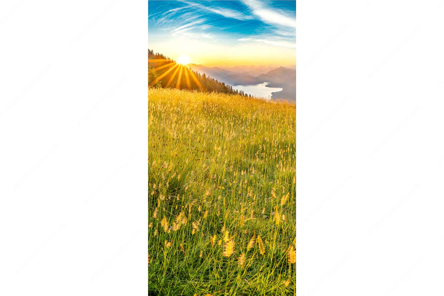 Sonnenaufgang über der Benediktenwand mit Blick auf Walchensee