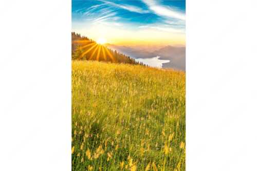 Sonnenaufgang über der Benediktenwand mit Blick auf Walchensee - Goldene Morgenruhe - Seitenverhältnis 2:3 - Walchensee Benediktenwand - weitere Infos unter https://www.kriner-weiermann.de