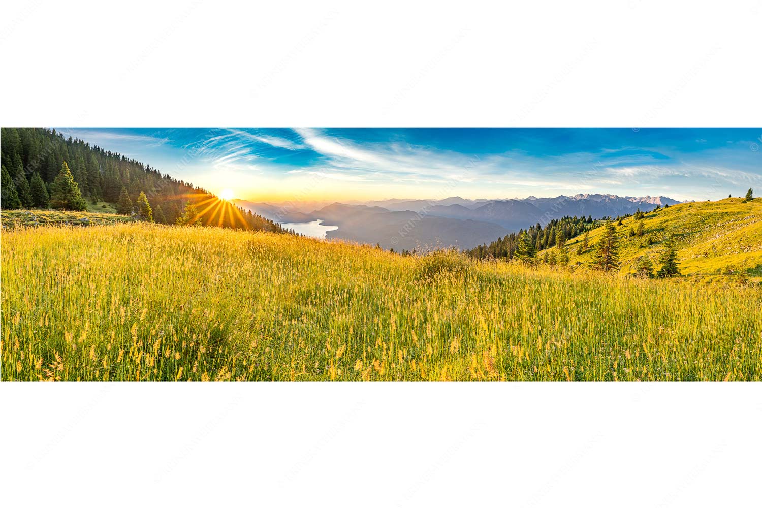 Sonnenaufgang über der Benediktenwand mit Blick auf Walchensee