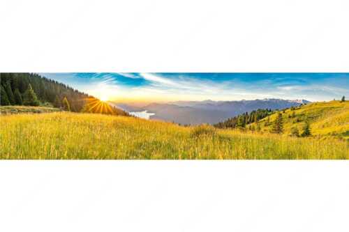 Sonnenaufgang über der Benediktenwand mit Blick auf Walchensee - Goldene Morgenruhe - Seitenverhältnis 4:1 - Walchensee Benediktenwand - weitere Infos unter https://www.kriner-weiermann.de