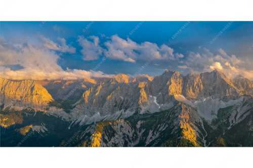 Blick von der Soiernspitze ins Karwendelgebirge - Heiter bis wolkig - Seitenverhältnis 2:1 - Bäralpl Karwendel - weitere Infos unter https://www.kriner-weiermann.de