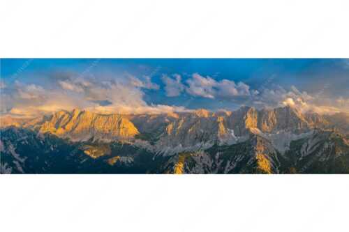 Blick von der Soiernspitze ins Karwendelgebirge - Heiter bis wolkig - Seitenverhältnis 3:1 - Bäralpl Karwendel - weitere Infos unter https://www.kriner-weiermann.de