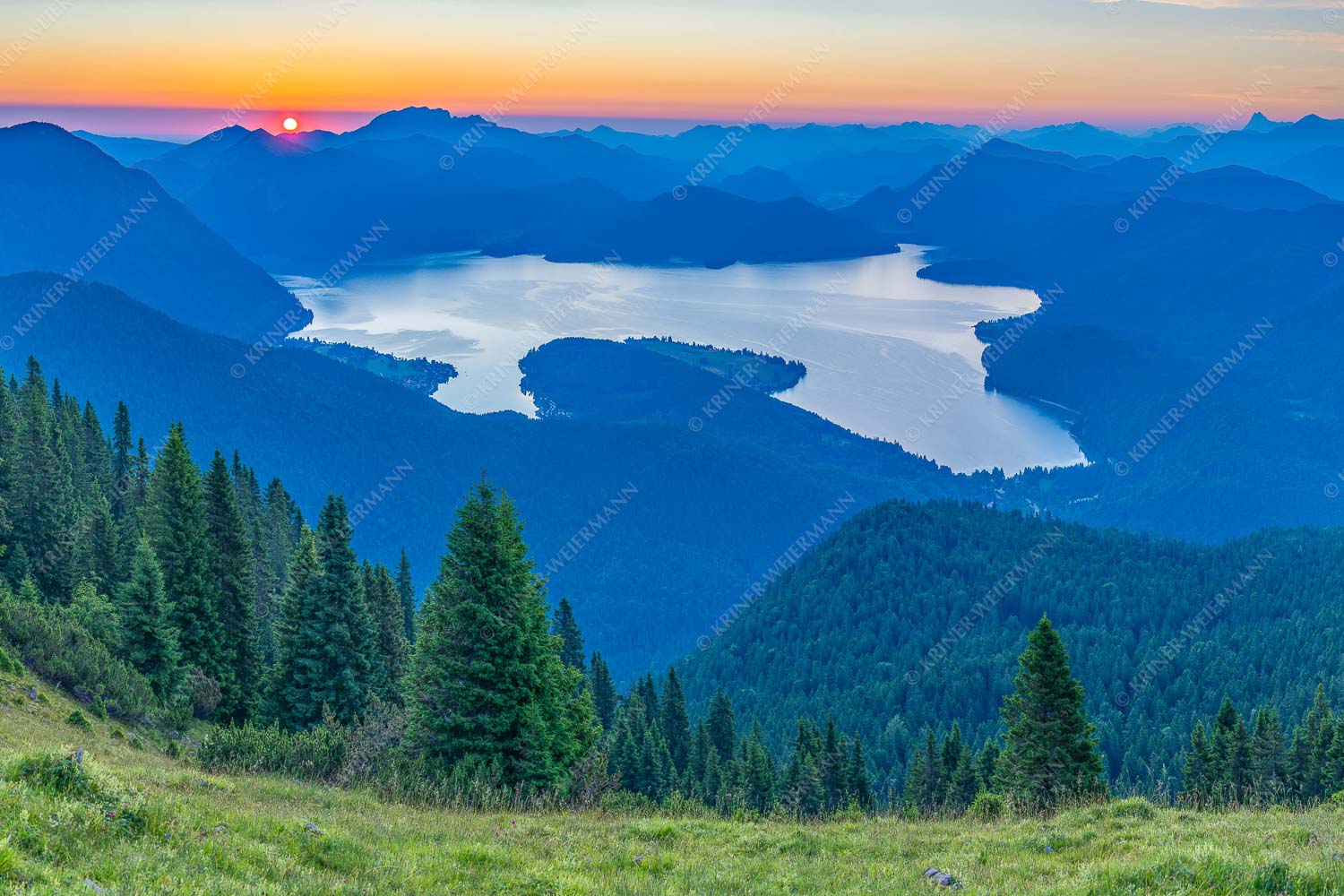 Jochberg Sonne – Seitenverhältnis 3:2 — Walchensee Sonnenaufgang Benediktenwand Sonnenaufgang zwischen Jochberg und Benediktenwand