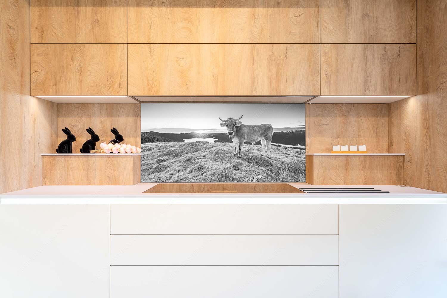 Neugier – Küchenrückwand – Größe ca. 120x60cm, Seitenverhältnis 2:1 — Almvieh am Simetsberg Tiroler Grauvieh auf der Sommerweide am Simetsberg im Estergebirge - Neugier - Küchenrückwand - Größe ca. 120x60cm, Seitenverhältnis 2:1 - Almvieh am Simetsberg - weitere Infos unter https://www.kriner-weiermann.de