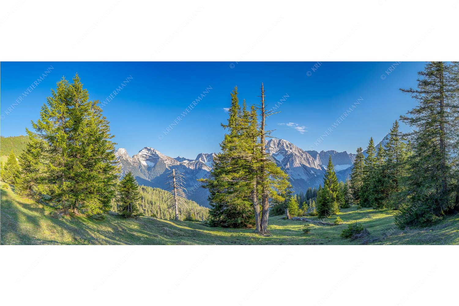 Vom südlich gelegenen Bergkamm des Schafreuters hat man eine beeindruckende Sicht auf den Karwendel-Hauptkamm