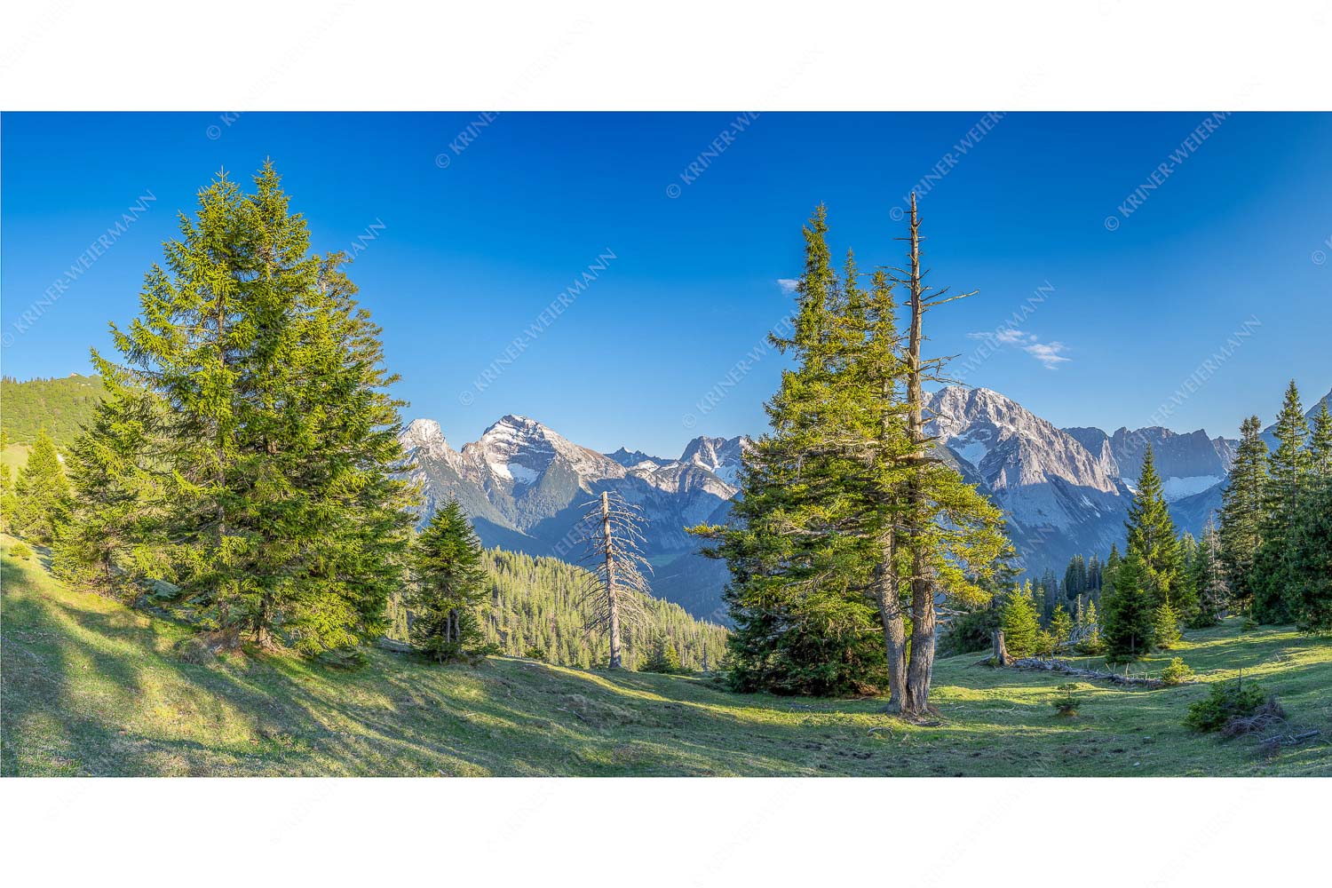 Vom südlich gelegenen Bergkamm des Schafreuters hat man eine beeindruckende Sicht auf den Karwendel-Hauptkamm