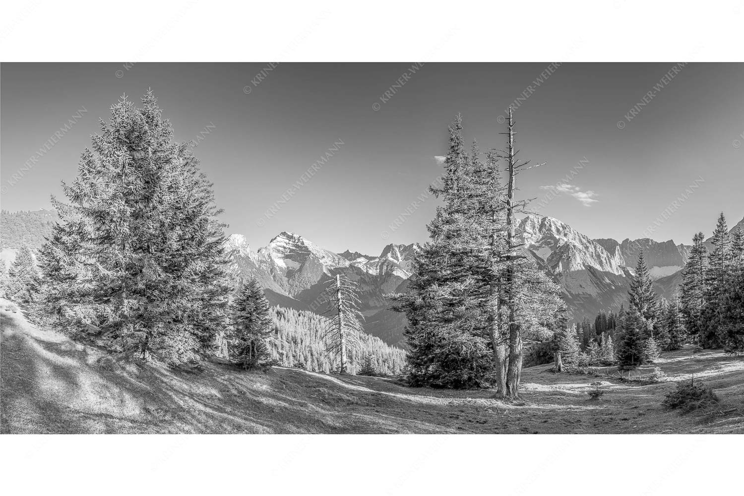 Vom südlich gelegenen Bergkamm des Schafreuters hat man eine beeindruckende Sicht auf den Karwendel-Hauptkamm