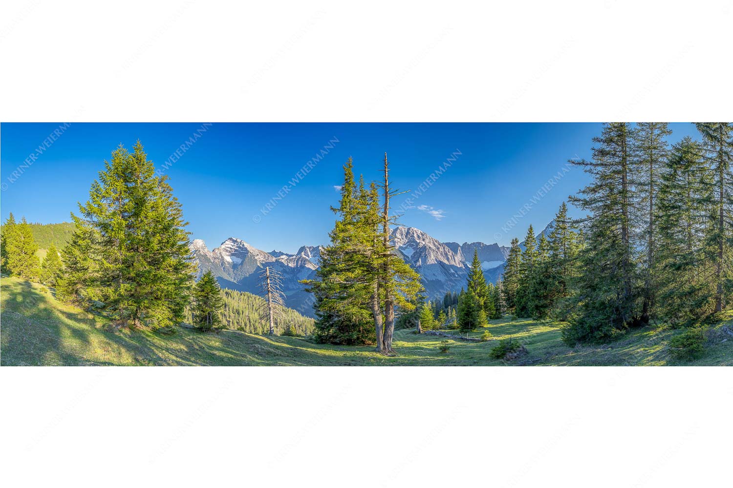 Vom südlich gelegenen Bergkamm des Schafreuters hat man eine beeindruckende Sicht auf den Karwendel-Hauptkamm