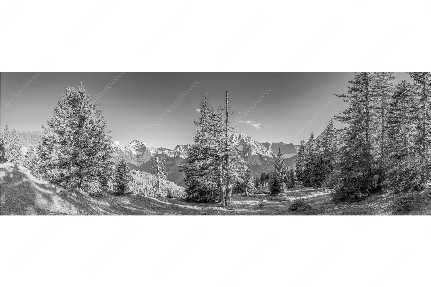 Vom südlich gelegenen Bergkamm des Schafreuters hat man eine beeindruckende Sicht auf den Karwendel-Hauptkamm