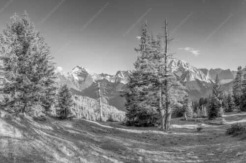 Vom südlich gelegenen Bergkamm des Schafreuters hat man eine beeindruckende Sicht auf den Karwendel-Hauptkamm - Vis a vis - Seitenverhältnis 3:2 - Karwendel Hauptkamm - weitere Infos unter https://www.kriner-weiermann.de