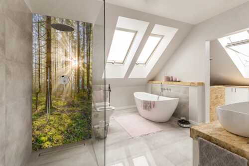 Mystischer Herbstwald im Morgenlicht mit Nebel und Sonnenstrahlen - Waldleuchten - Alu-Dibond Badezimmer Bild - Größe ca. 110x220cm, Seitenverhältnis 1:2 - Streiflicht Herbstwald - weitere Infos unter https://www.kriner-weiermann.de
