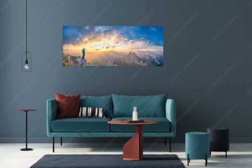 Bergsteiger genießt Sonnenaufgang über dem Wörner im Karwendel - Wieder ein neuer Tag - Wandbild - Größe ca. 175x70cm, Seitenverhältnis 2,5:1 - Bergsteiger Sonnenaufgang Wörner - weitere Infos unter https://www.kriner-weiermann.de