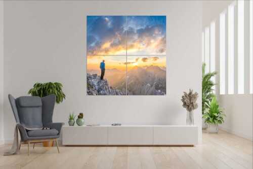 Bergsteiger genießt Sonnenaufgang über dem Wörner im Karwendel - Wieder ein neuer Tag - Wandbild - 4er Split, Größe ca. 180x180cm, Seitenverhältnis 1:1 - Bergsteiger Sonnenaufgang Wörner - weitere Infos unter https://www.kriner-weiermann.de