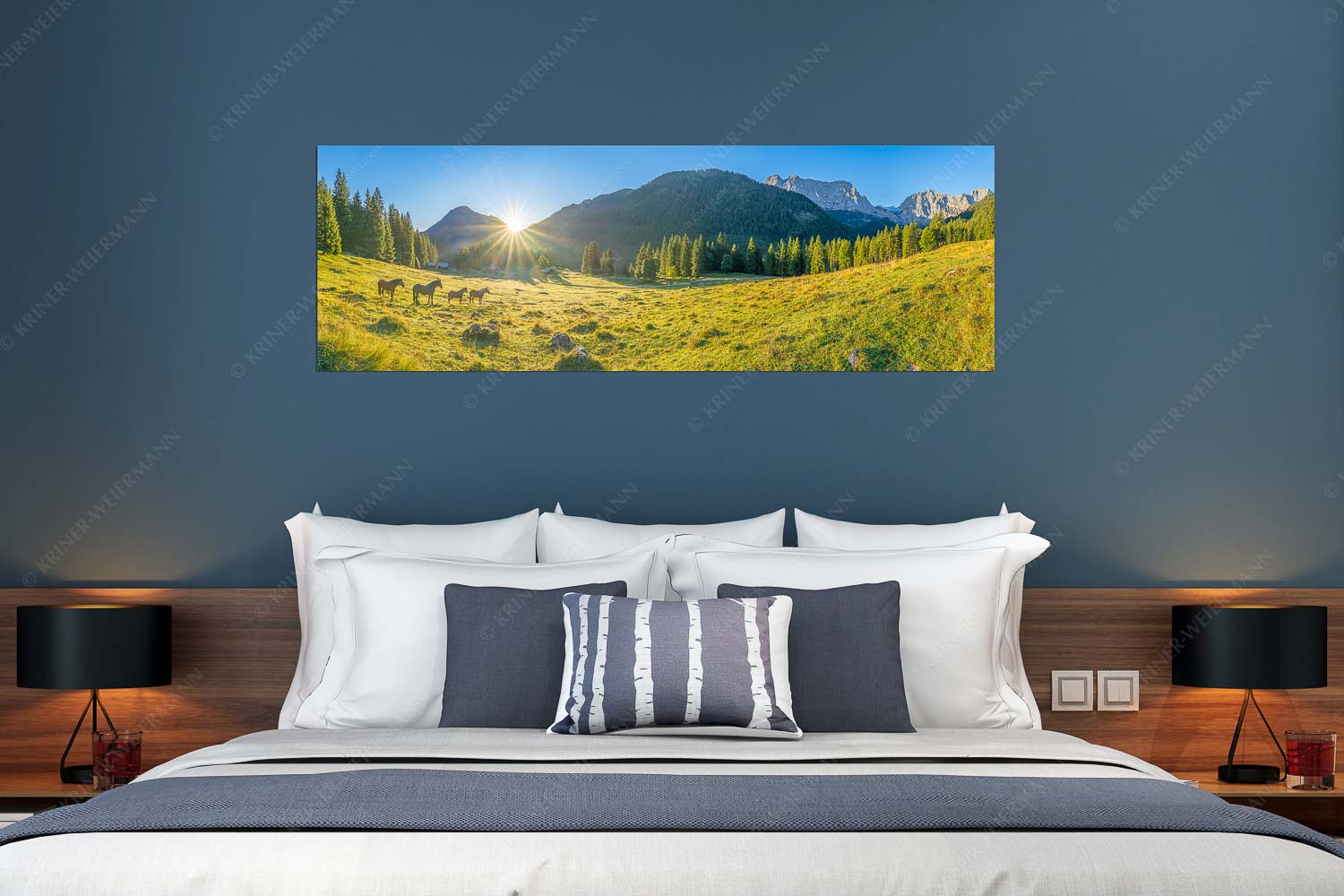 Almpferde – Wandbild – Größe ca. 180x60cm, Seitenverhältnis 3:1 — Brandlealm Sonnenaufgang auf der Brandlealm im Karwendelgebirge - Almpferde - Wandbild - Größe ca. 180x60cm, Seitenverhältnis 3:1 - Brandlealm - weitere Infos unter https://www.kriner-weiermann.de