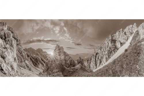 Letzte Sonnenstrahlen im Bereich der Schöttlkarspitze - Leuchttürme - Seitenverhältnis 2,5:1 - Sonnenuntergang im Soierngebirge - weitere Infos unter https://www.kriner-weiermann.de