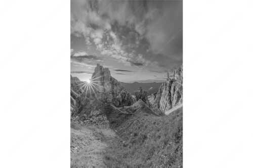 Letzte Sonnenstrahlen im Bereich der Schöttlkarspitze - Leuchttürme - Seitenverhältnis 2:3 - Sonnenuntergang im Soierngebirge - weitere Infos unter https://www.kriner-weiermann.de