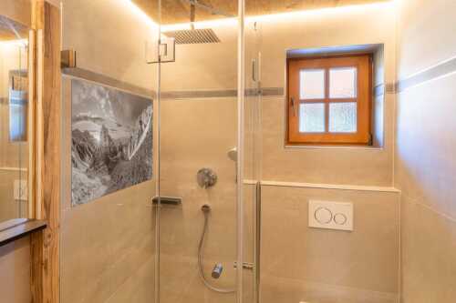 Letzte Sonnenstrahlen im Bereich der Schöttlkarspitze - Leuchttürme - Glasbild - Größe ca. 120x80cm, Seitenverhältnis 3:2 - Sonnenuntergang im Soierngebirge - weitere Infos unter https://www.kriner-weiermann.de