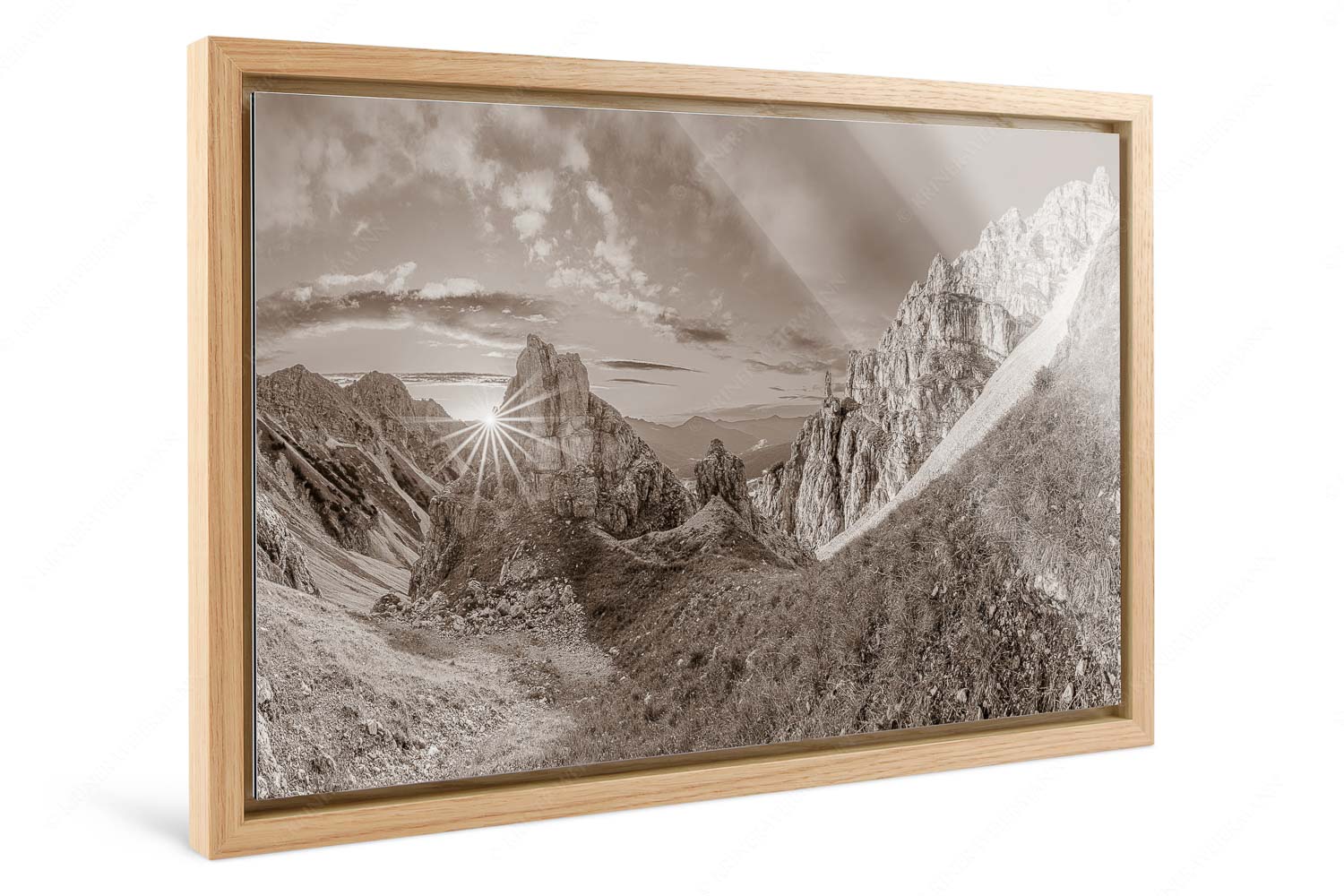 Leuchttürme – Foto im Schattenfugen-Rahmen, Seitenverhältnis 3:2 — Sonnenuntergang im Soierngebirge Letzte Sonnenstrahlen im Bereich der Schöttlkarspitze - Leuchttürme - Foto im Schattenfugen-Rahmen, Seitenverhältnis 3:2 - Sonnenuntergang im Soierngebirge - weitere Infos unter https://www.kriner-weiermann.de