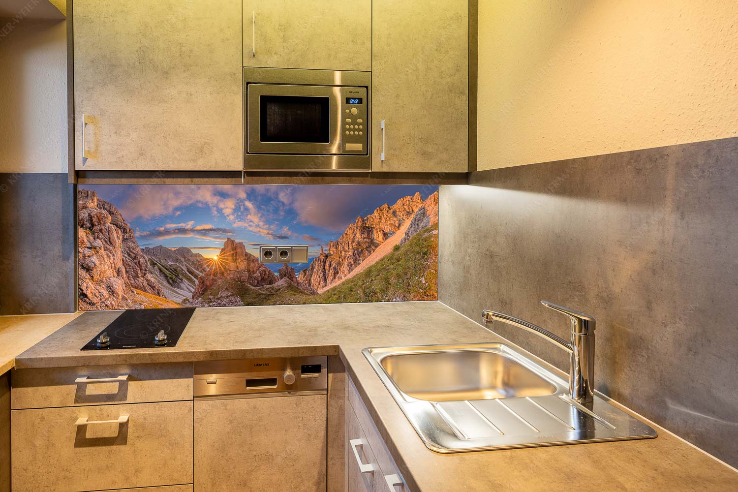 Leuchttürme – Küchenrückwand – Größe ca. 150x60cm, Seitenverhältnis 2,5:1 — Sonnenuntergang im Soierngebirge Letzte Sonnenstrahlen im Bereich der Schöttlkarspitze - Leuchttürme - Küchenrückwand - Größe ca. 150x60cm, Seitenverhältnis 2,5:1 - Sonnenuntergang im Soierngebirge - weitere Infos unter https://www.kriner-weiermann.de