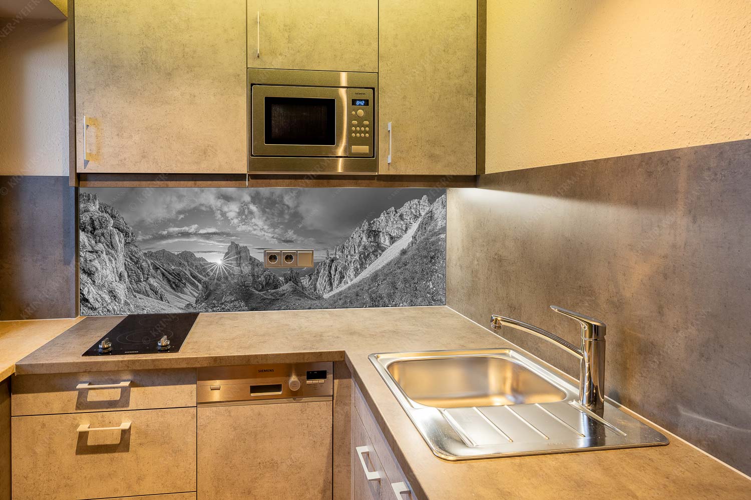 Leuchttürme – Küchenrückwand – Größe ca. 150x60cm, Seitenverhältnis 2,5:1 — Sonnenuntergang im Soierngebirge Letzte Sonnenstrahlen im Bereich der Schöttlkarspitze - Leuchttürme - Küchenrückwand - Größe ca. 150x60cm, Seitenverhältnis 2,5:1 - Sonnenuntergang im Soierngebirge - weitere Infos unter https://www.kriner-weiermann.de