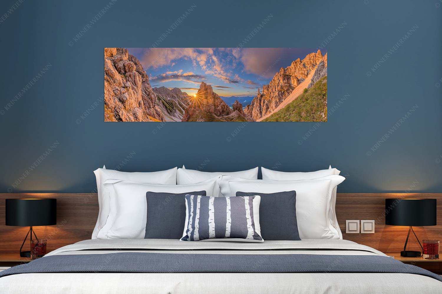 Leuchttürme – Wandbild – Größe ca. 180x60cm, Seitenverhältnis 3:1 — Sonnenuntergang im Soierngebirge Letzte Sonnenstrahlen im Bereich der Schöttlkarspitze - Leuchttürme - Wandbild - Größe ca. 180x60cm, Seitenverhältnis 3:1 - Sonnenuntergang im Soierngebirge - weitere Infos unter https://www.kriner-weiermann.de