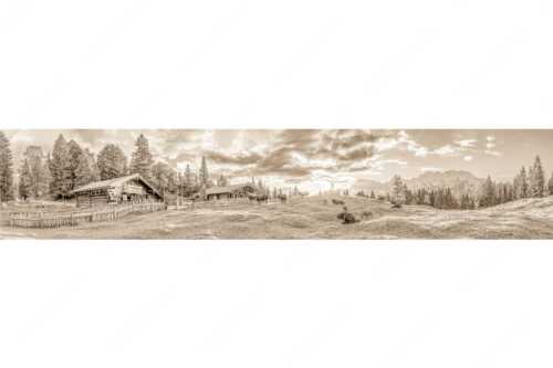 Friedliche Almwiese bei Mittenwald mit Karwendel im Morgenlicht - Oimarisch - Seitenverhältnis 5:1 - Mittenwald Buckelwiesen Alm - weitere Infos unter https://www.kriner-weiermann.de