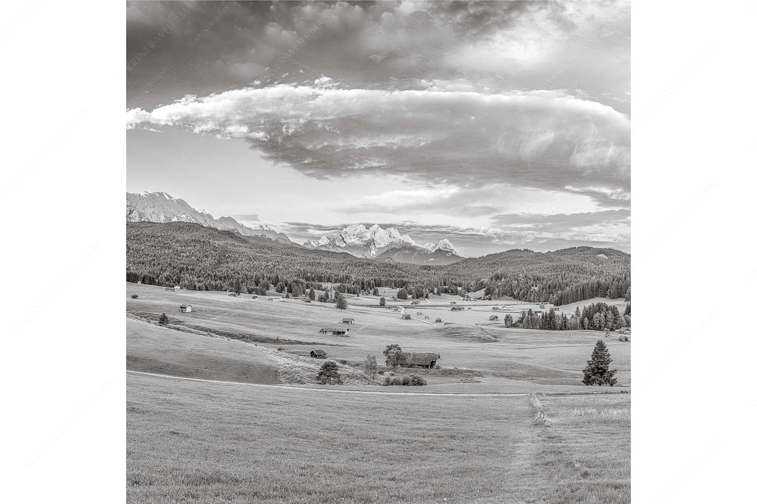 Erstes Sonnenlicht am Zugspitzmassiv