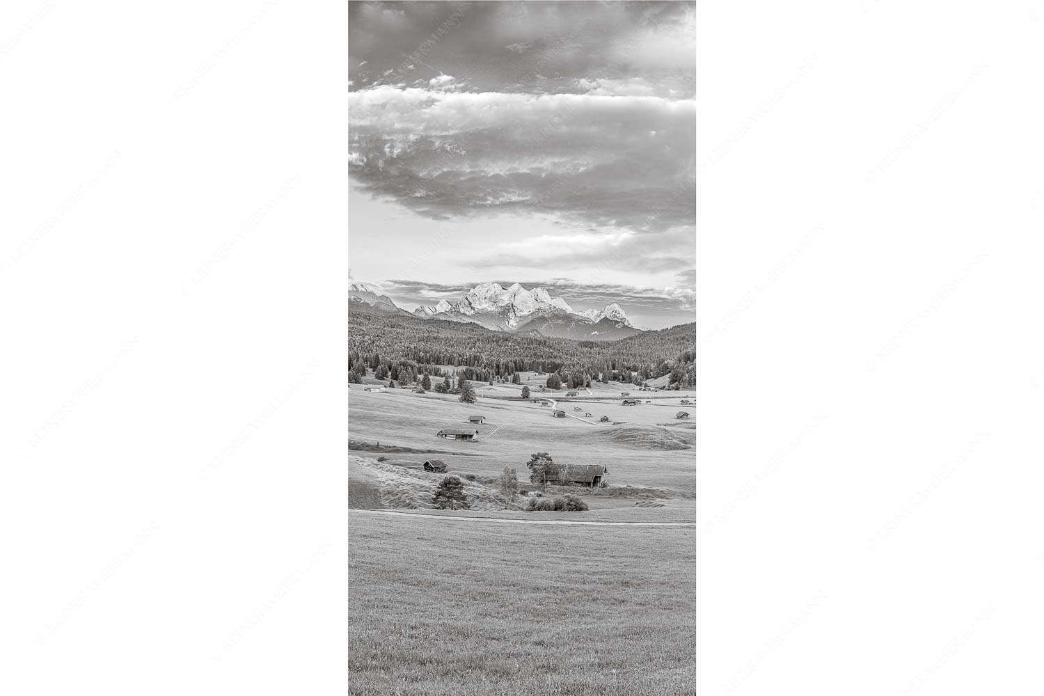 Erstes Sonnenlicht am Zugspitzmassiv - Wunderbares Werdenfels - Seitenverhältnis 1:2 - Karwendel Wetterstein und Estergebirge - weitere Infos unter https://www.kriner-weiermann.de
