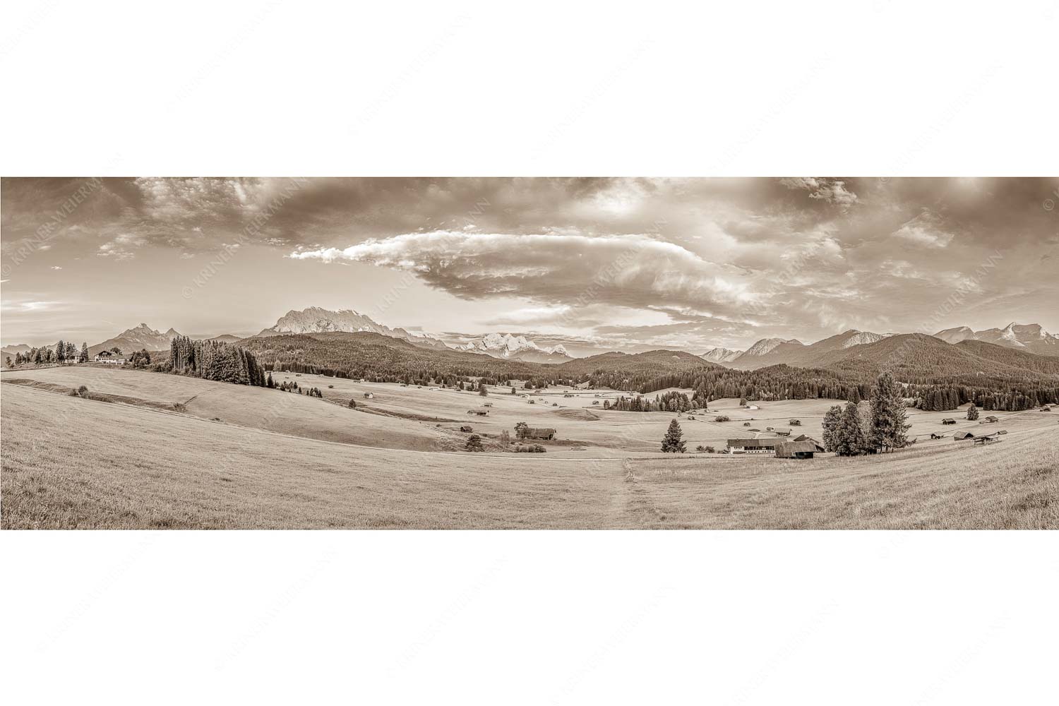 Wunderbares Werdenfels – Seitenverhältnis 3:1 — Karwendel Wetterstein und Estergebirge Erstes Sonnenlicht am Zugspitzmassiv