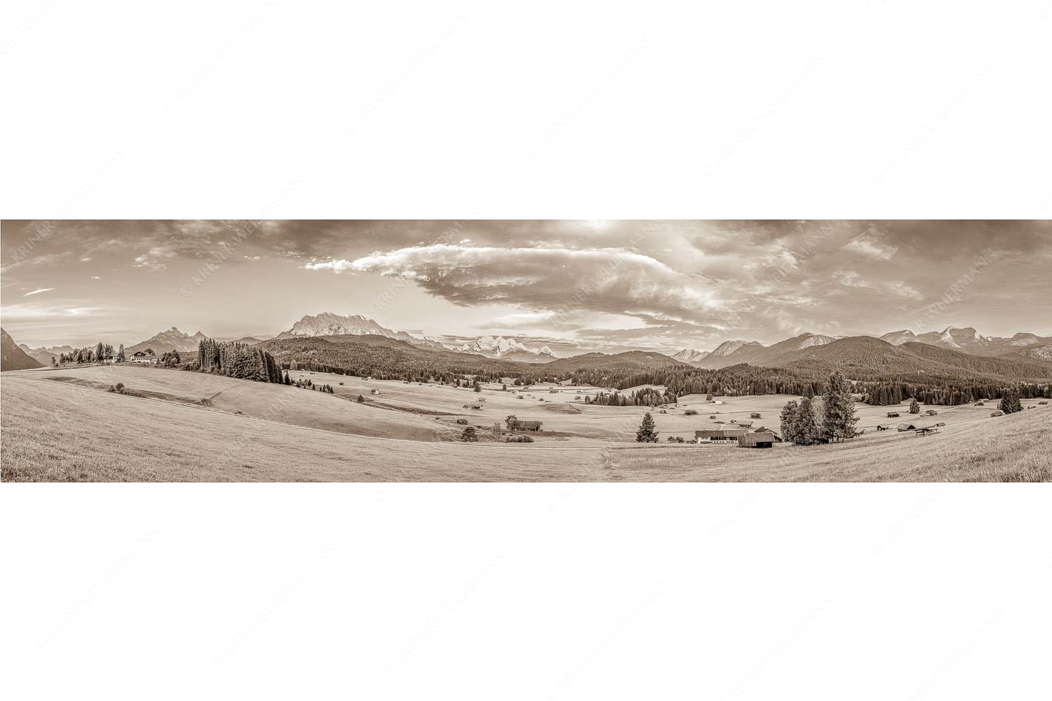 Wunderbares Werdenfels – Seitenverhältnis 4:1 — Karwendel Wetterstein und Estergebirge Erstes Sonnenlicht am Zugspitzmassiv