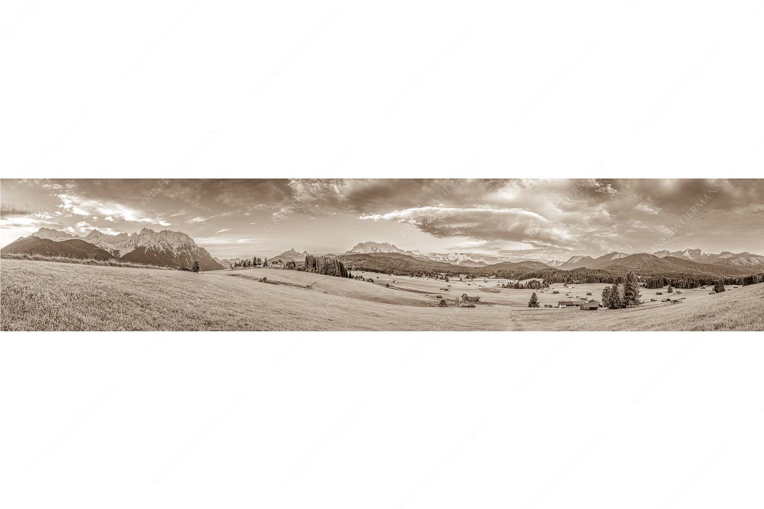 Erstes Sonnenlicht am Zugspitzmassiv