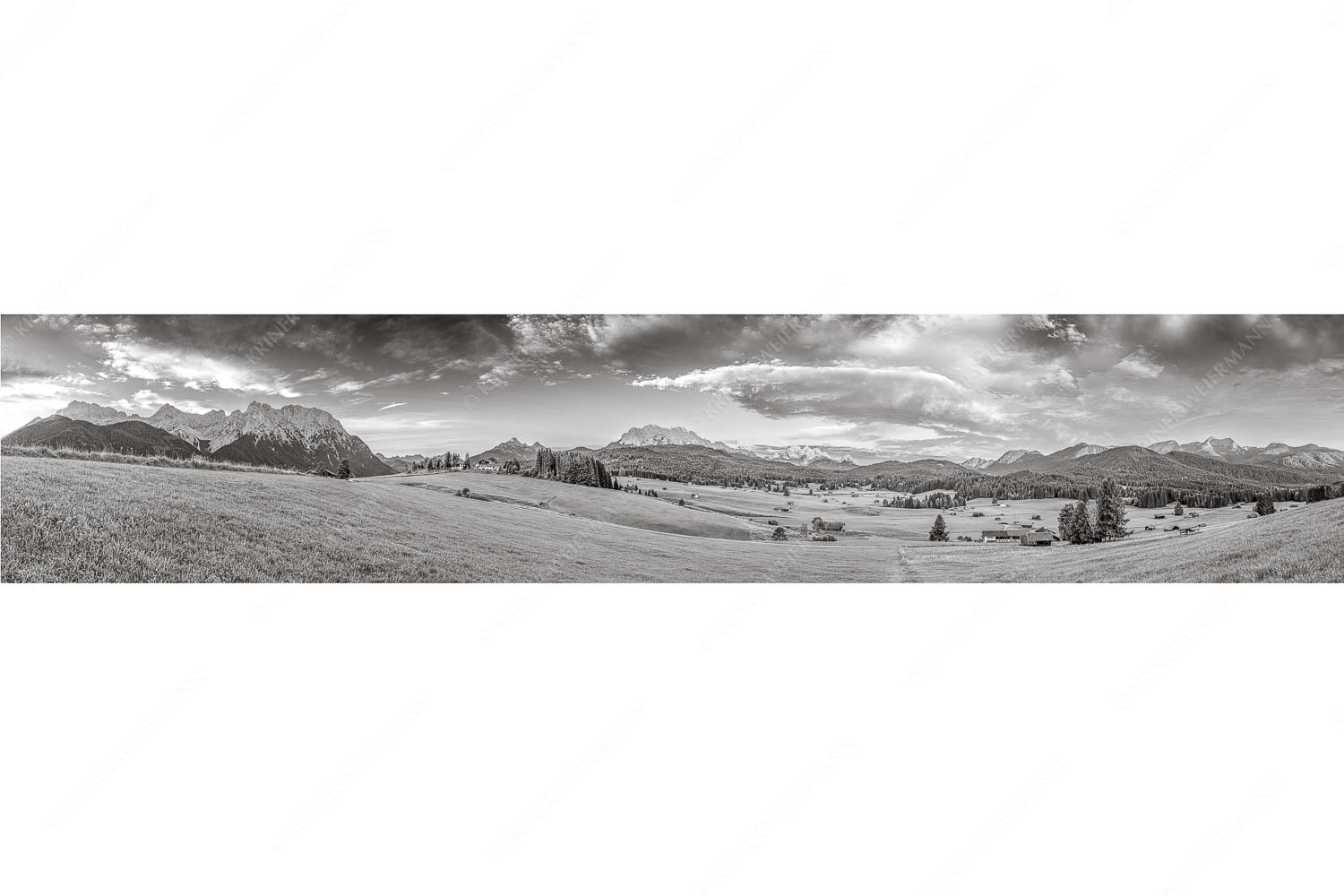 Wunderbares Werdenfels – Seitenverhältnis 5:1 — Karwendel Wetterstein und Estergebirge Erstes Sonnenlicht am Zugspitzmassiv