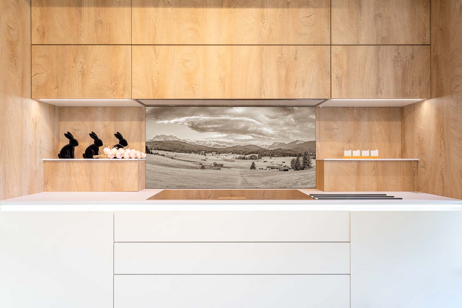 Wunderbares Werdenfels – Küchenrückwand – Größe ca. 120x60cm, Seitenverhältnis 2:1 — Karwendel Wetterstein und Estergebirge Erstes Sonnenlicht am Zugspitzmassiv - Wunderbares Werdenfels - Küchenrückwand - Größe ca. 120x60cm, Seitenverhältnis 2:1 - Karwendel Wetterstein und Estergebirge - weitere Infos unter https://www.kriner-weiermann.de