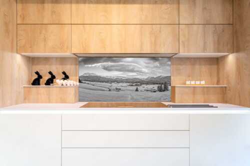 Erstes Sonnenlicht am Zugspitzmassiv - Wunderbares Werdenfels - Küchenrückwand - Größe ca. 120x60cm, Seitenverhältnis 2:1 - Karwendel Wetterstein und Estergebirge - weitere Infos unter https://www.kriner-weiermann.de