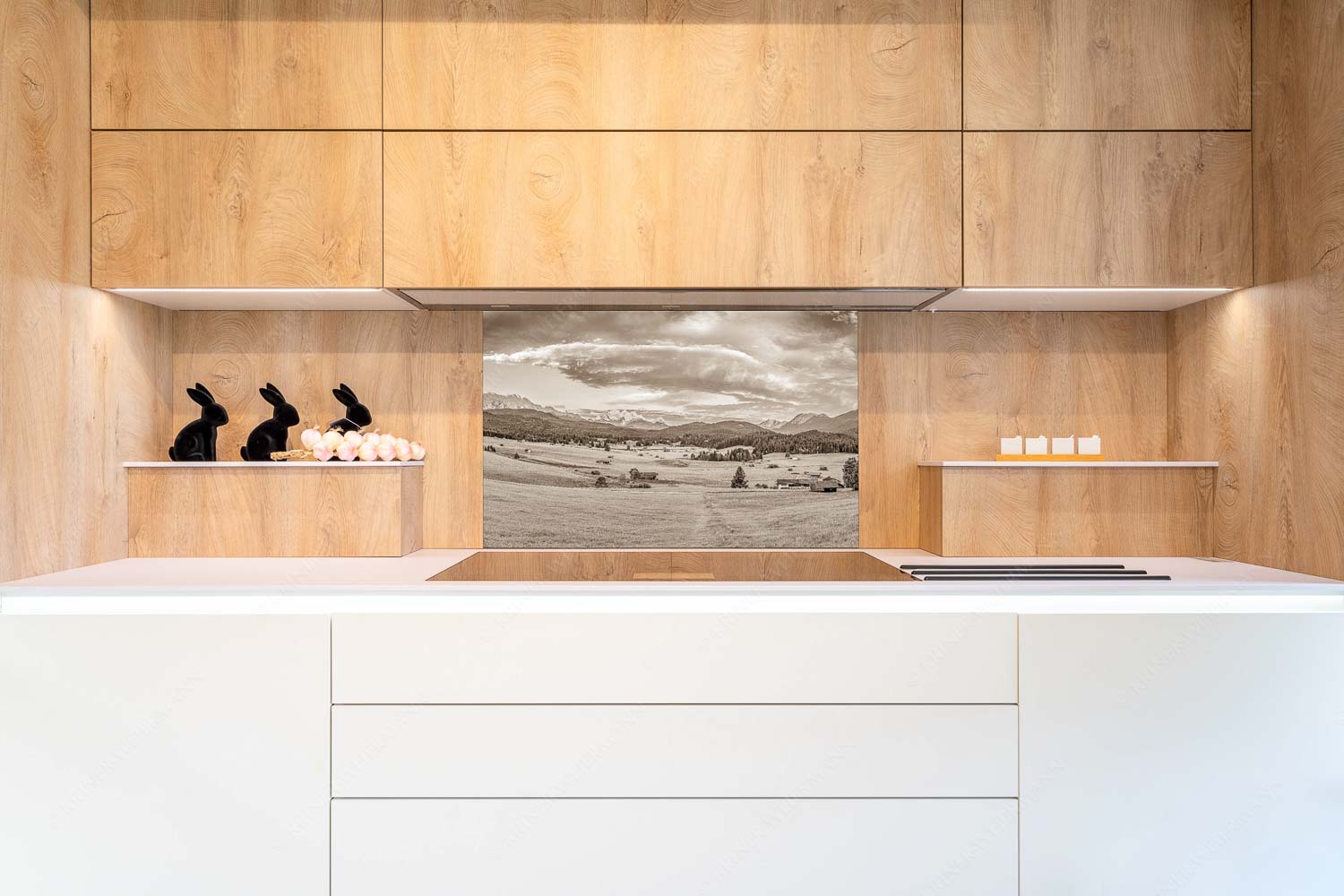 Wunderbares Werdenfels – Küchenspiegel – Größe ca. 90x60cm, Seitenverhältnis 3:2 — Karwendel Wetterstein und Estergebirge Erstes Sonnenlicht am Zugspitzmassiv - Wunderbares Werdenfels - Küchenspiegel - Größe ca. 90x60cm, Seitenverhältnis 3:2 - Karwendel Wetterstein und Estergebirge - weitere Infos unter https://www.kriner-weiermann.de