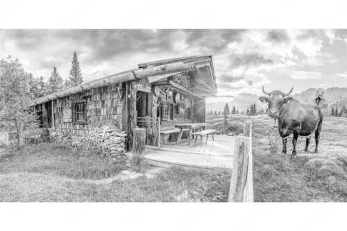 Malerische Almhütte bei Mittenwald mit Karwendel - Almbiente II - Seitenverhältnis 2:1 - Mittenwald Alm Buckelwiesen Karwendel - weitere Infos unter https://www.kriner-weiermann.de