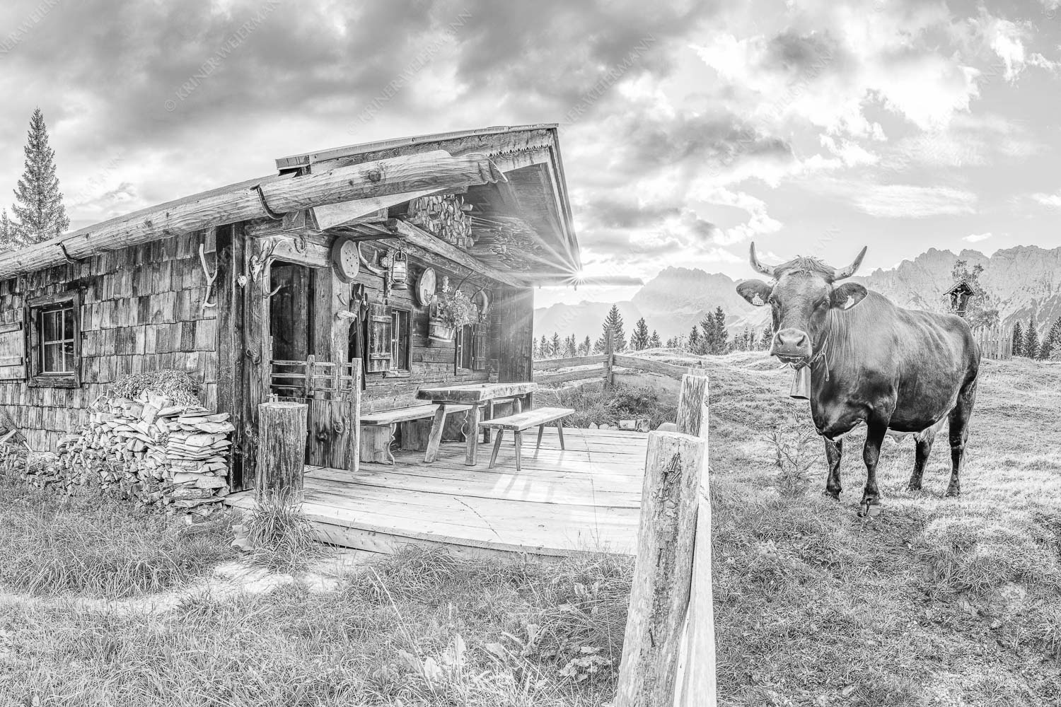 Malerische Almhütte bei Mittenwald mit Karwendel - Almbiente II - Seitenverhältnis 3:2 - Mittenwald Alm Buckelwiesen Karwendel - weitere Infos unter https://www.kriner-weiermann.de