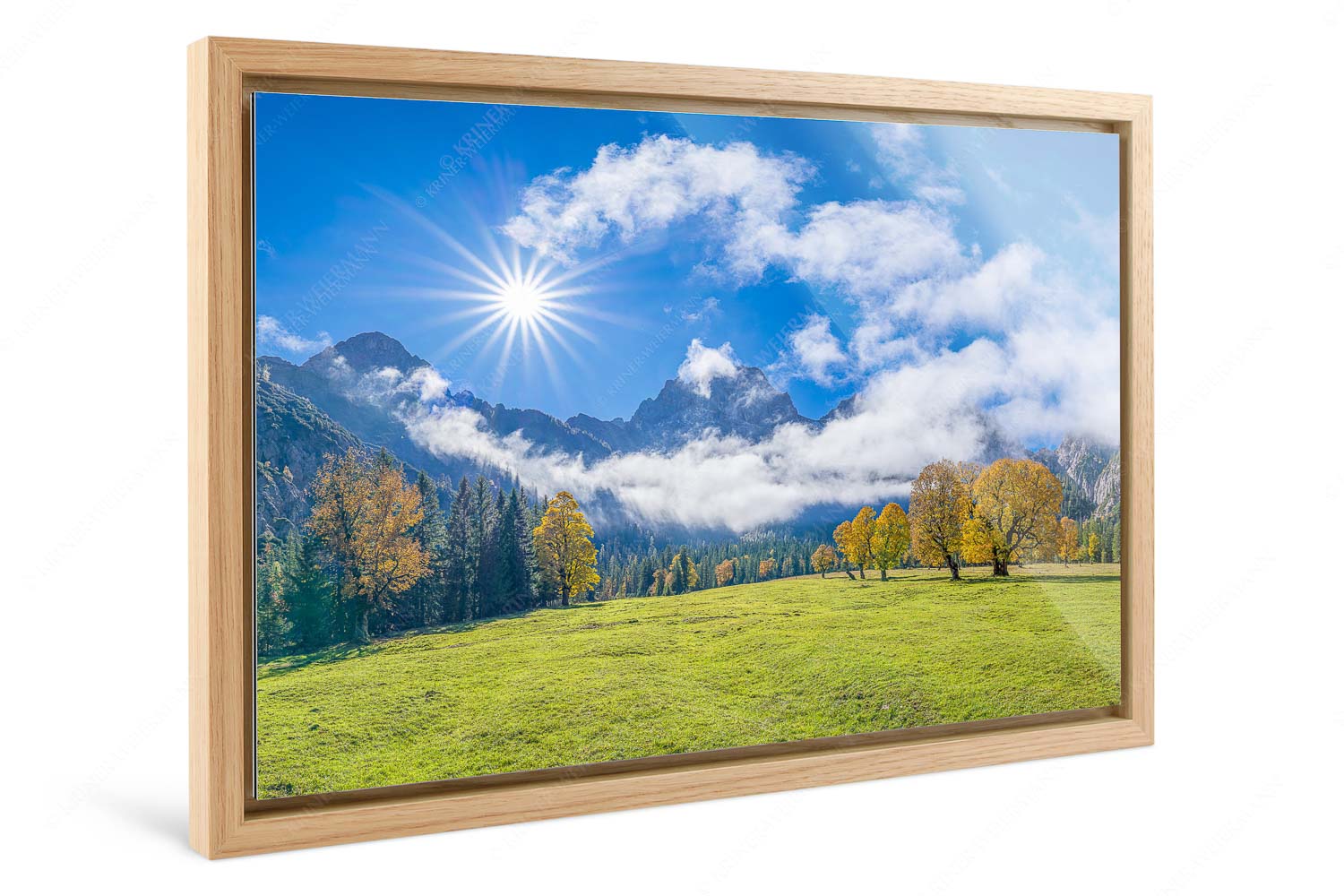 Extravaganz – Foto im Schattenfugen-Rahmen, Seitenverhältnis 3:2 — Herbstfärbung im Karwendel Das Rontal mit dem Stock der Östlichen Karwendelspitze - Extravaganz - Foto im Schattenfugen-Rahmen, Seitenverhältnis 3:2 - Herbstfärbung im Karwendel - weitere Infos unter https://www.kriner-weiermann.de
