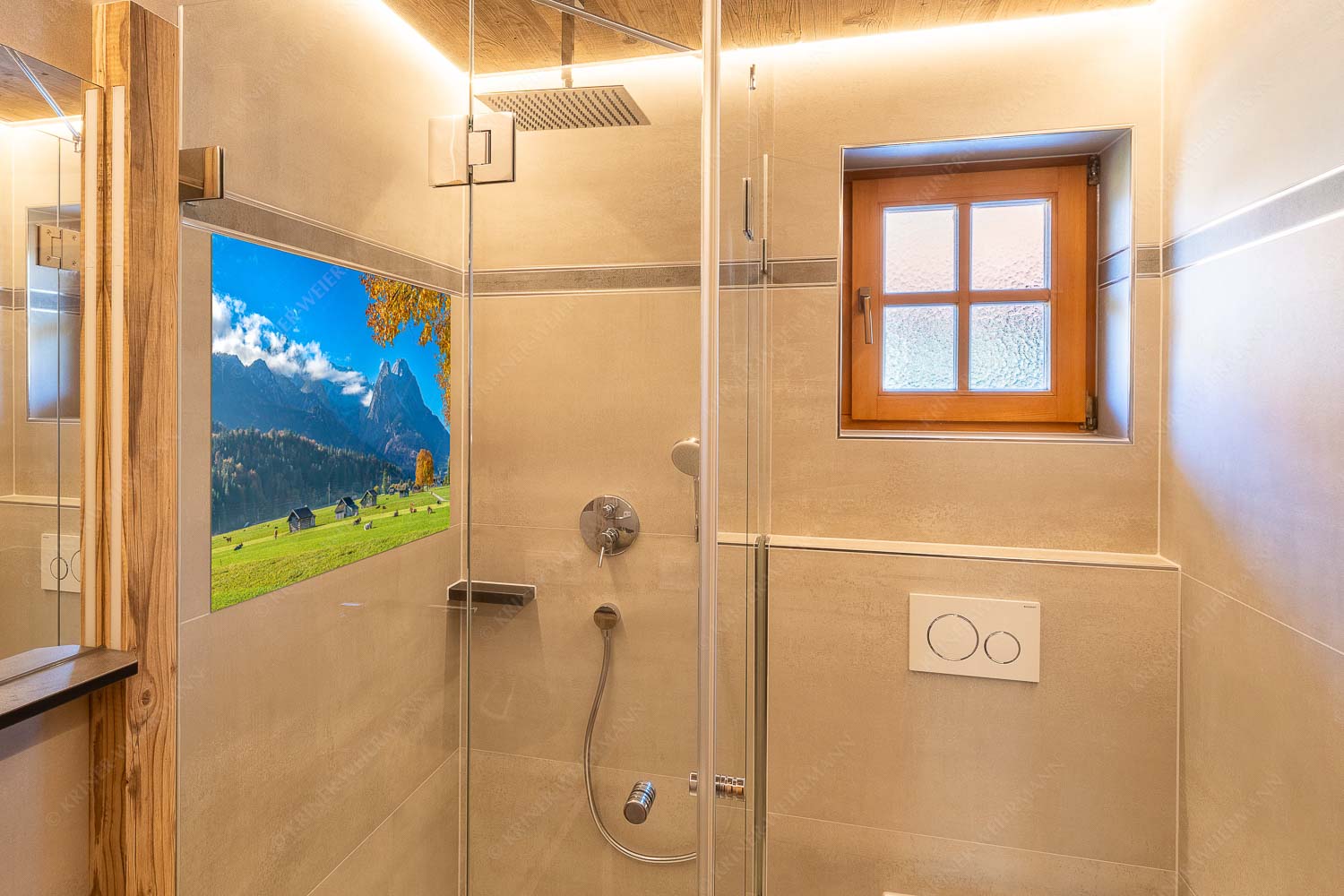 Garmischer Herbstidylle – Glasbild – Größe ca. 120x80cm, Seitenverhältnis 3:2 — Alpspitze Waxenstein Blick über eine Herbstweide in Garmisch-Partenkirchen zum Wettersteingebirge - Garmischer Herbstidylle - Glasbild - Größe ca. 120x80cm, Seitenverhältnis 3:2 - Alpspitze Waxenstein - weitere Infos unter https://www.kriner-weiermann.de
